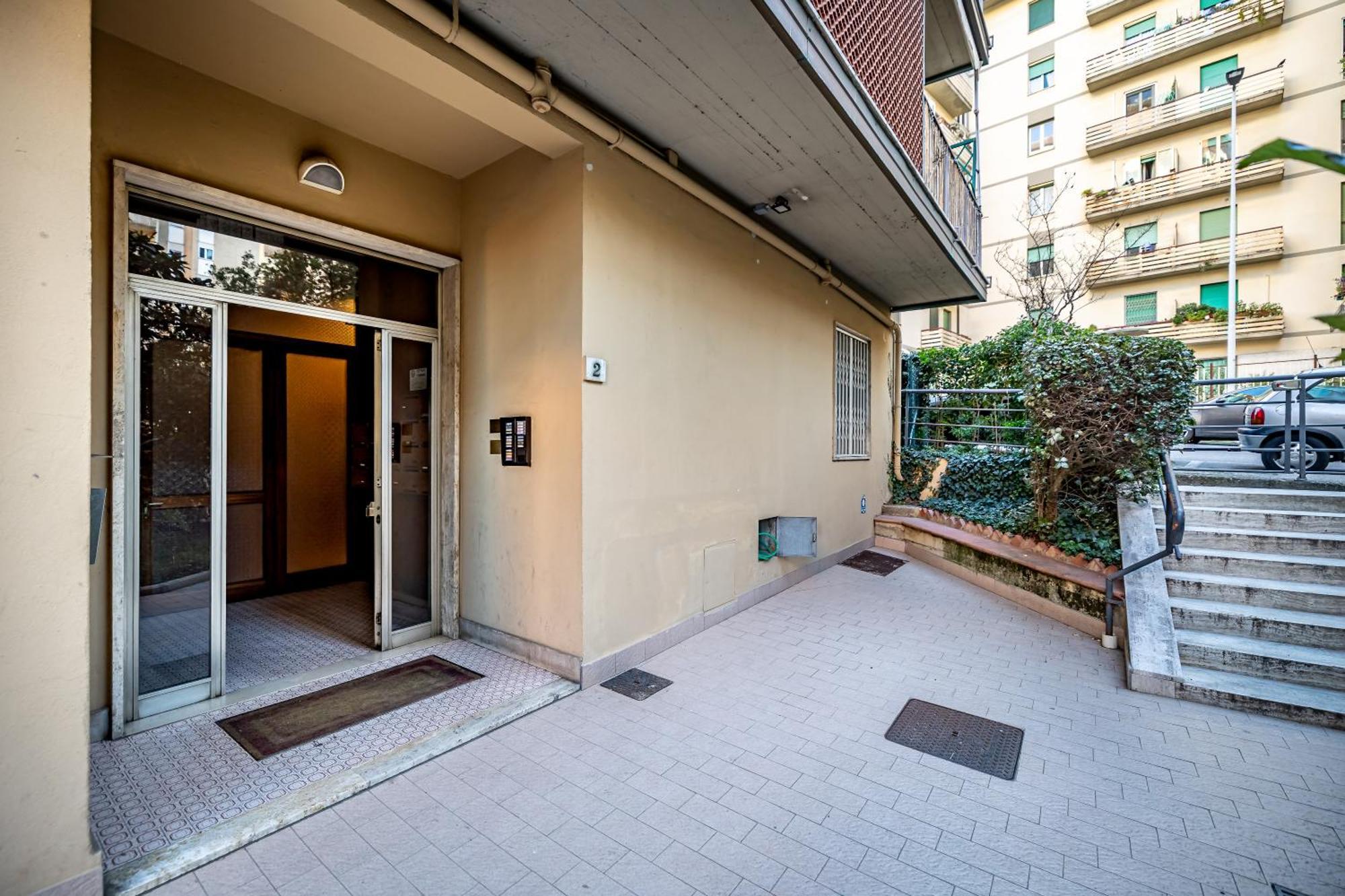 Apartment Yd Bright With Parking